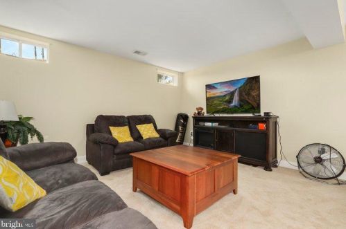 117 Alpine Dr, Leesburg VA  20175-6126 exterior