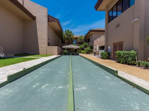 801 141st Ave, Hollywood FL  33027-3590 exterior