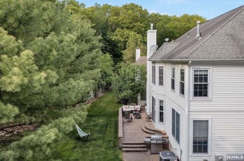 47 Hunters Run, Oakland NJ  07436-2346 exterior