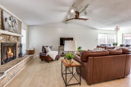 2131 Blossom Ln, Richardson TX  75081-4703 exterior