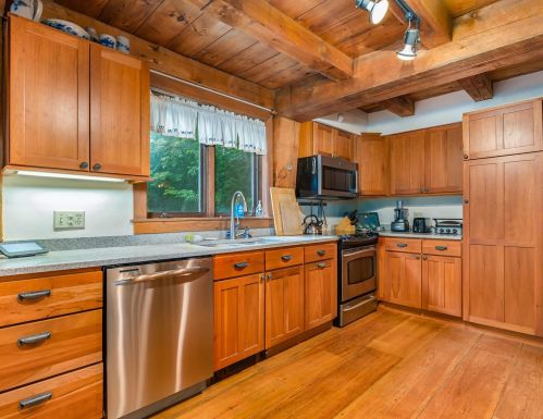 42 Watson Rd, Dover, NH 03820-5801