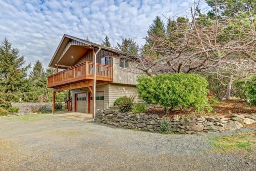 1320 Ocean Ter, Waldport, OR 97394-9622