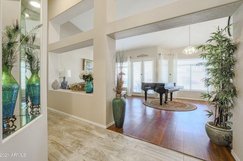 7160 Foothill Dr, Glendale, AZ 85310-5811