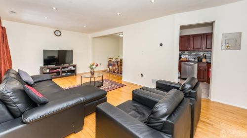 106 Michaels Ct, Woodbridge, NJ 07095-1430
