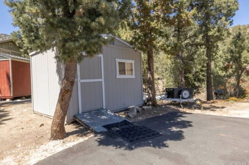 1113 Chimney Peak Rd, Big Bear City CA  92314-8871 exterior