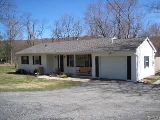 242 Pleasant Ridge Rd, Poughquag, NY 12570-4915
