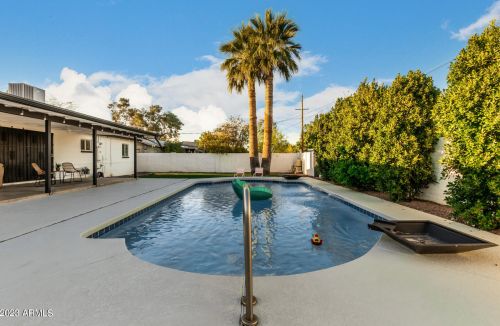 6501 20th Ave, Phoenix AZ  85015-1504 exterior