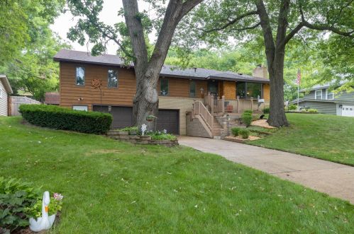 4716 Nine Mile Creek Pkwy, Minneapolis, MN 55437-1425