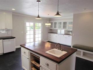 3313 Saint Mathews Dr, Sacramento, CA 95821-6219