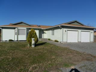 418 Autumn Loop, Desert Aire, WA 99349-2087