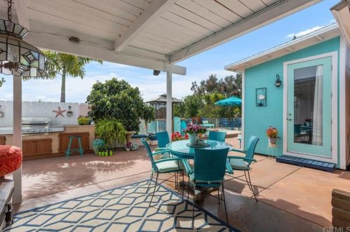 4037 Vista Calaveras St, Oceanside CA  92056-4607 exterior