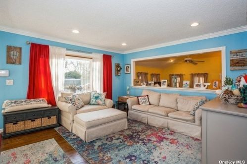 1 Laura Dr, South Setauket NY  11720-3068 exterior