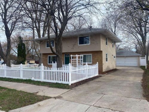 1516 7th St, Green Bay, WI 54304-2243
