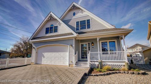 30 Granada Dr, Bricktown, NJ 08723-7639