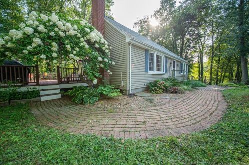 7 Cricket Ln, East Granby, CT 06026-9713