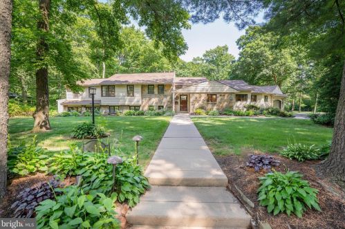18 Woodbrook Cir, Wilmington, DE 19810-4119