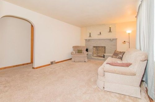 116 Willow Dr, Pittsburgh, PA 15239-1441