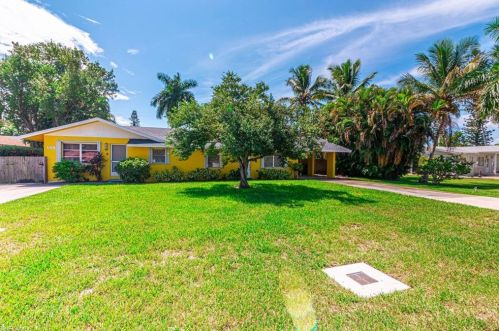 810 95th Ave, Naples FL  34108-2459 exterior