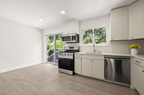 32 Amherst Rd, Riverside CT  06878-1532 exterior