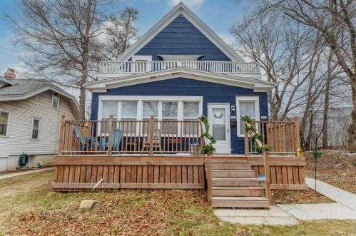 7124 Moltke Ave, Milwaukee WI  53210-1151 exterior
