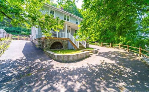 1869 Main St, Waterbury, CT 06704-2717