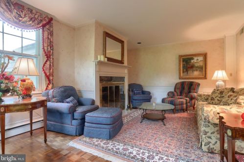 6411 Devonshire Hts Rd, Harrisburg PA 17111-4818 exterior