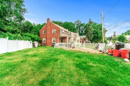 5105 White Oak Dr, Verona PA  15147-1809 exterior