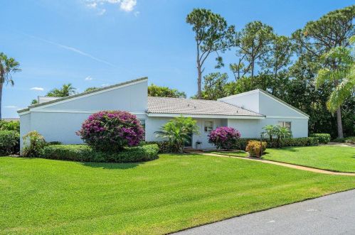 815 Foxpointe Cir, Delray Beach, FL 33445-4311