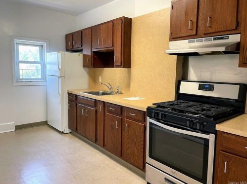 14 Stephenson Blvd, New Rochelle NY  10801-4402 exterior