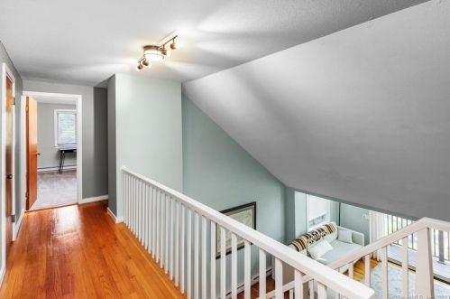 1 Yellow Yellow Cir, Middletown CT  06457-4929 exterior