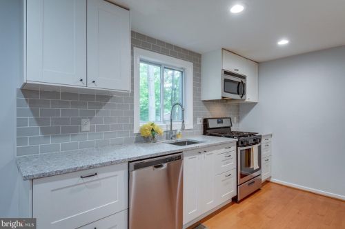 2308 Whitetail Ct, Herndon VA  20191-3018 exterior