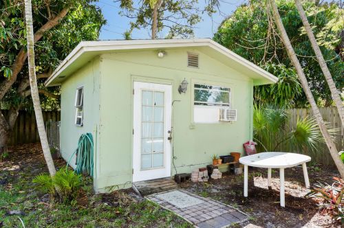 328 Hawthorne Dr, West Palm Beach, FL 33403-2732