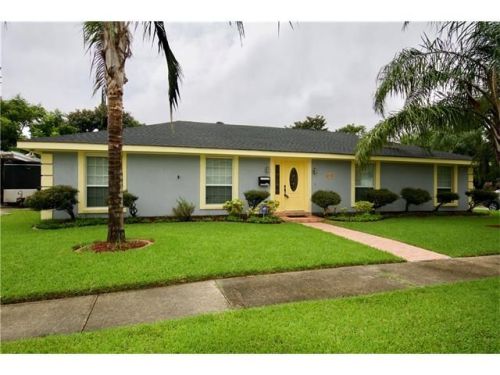 300 Appletree Ln, Gretna, LA 70056-2613