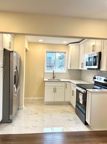 41 Bedford St, Wheatley Heights NY  11798-3903 exterior