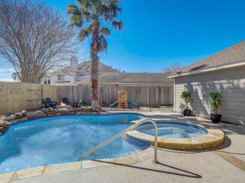 1178 Rustling Wind Ln, League City TX  77573-3052 exterior