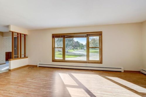 6118 Twin Oak Dr, Greendale WI  53129-2662 exterior
