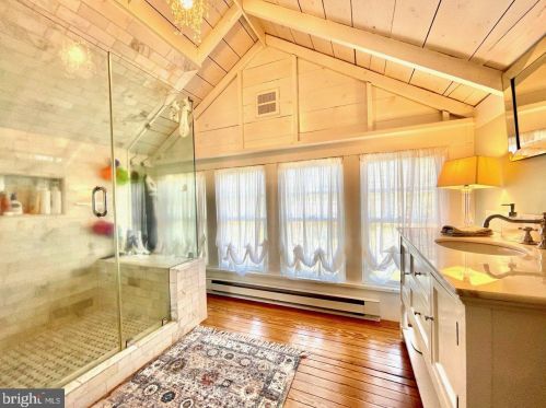 21 Loudoun St, Lovettsville VA  20180-8513 exterior