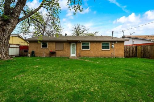 3404 Royal Crst Dr, Fort Worth TX 76140-2716 exterior