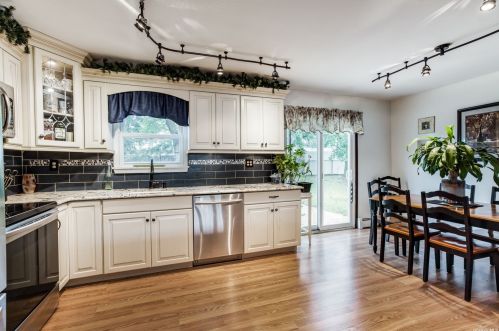 24 Ashland St, Mount Sinai NY  11766-2902 exterior