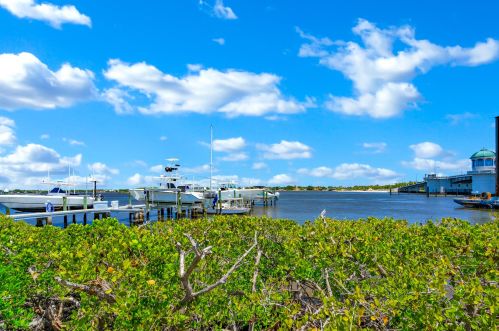 3901 Flagler Dr, West Palm Beach FL  33405-2351 exterior