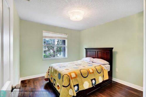 2489 191 Ave, Hollywood FL  33029-4610 exterior