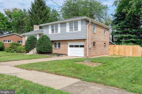 2016 Milltown Rd, Camp Hill, PA 17011-7433