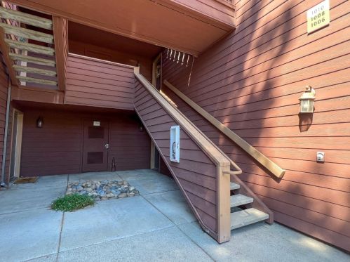 1008 Yarwood Ct, San Jose, CA 95128-4726