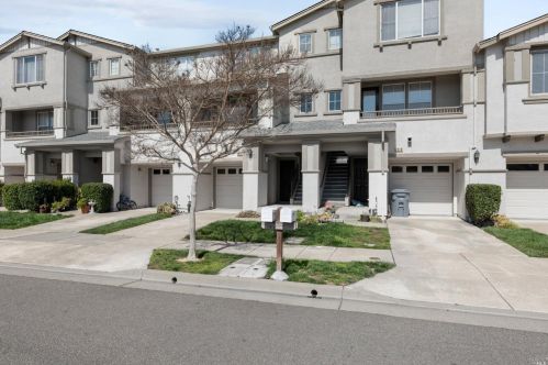 2521 Edgewater Dr, Santa Rosa, CA 95407-4588