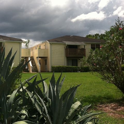 125 Camphor Cir, Oldsmar FL  34677-4560 exterior