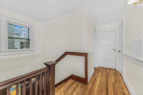 4 Wallace Pl, White Plains NY  10606-3211 exterior