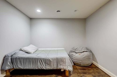 1947 Southwood Trl, West Bend WI  53090-8971 exterior