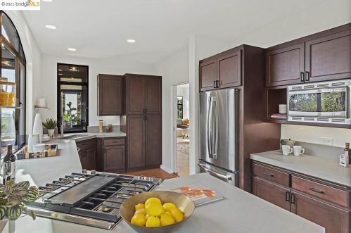 6310 Contra Costa Rd, Oakland CA 94618-2144 exterior