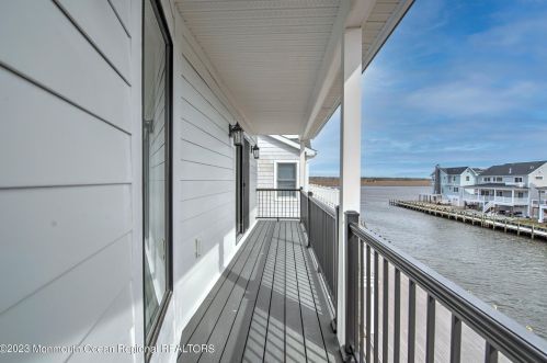 1217 Niihau Dr, Lacey NJ  08731-4702 exterior