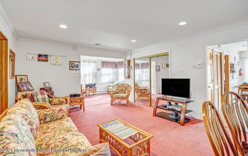 124 Woodland Dr, Bricktown NJ  08723-7433 exterior